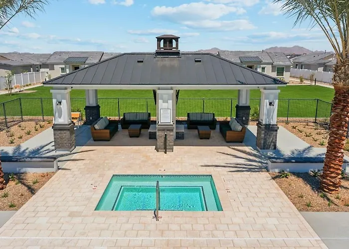 Apartment Sparkling Modern In With Pool,bbq