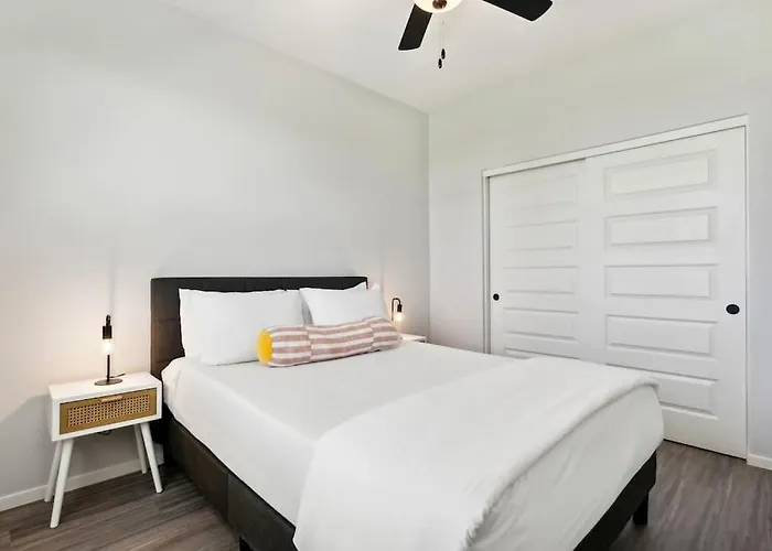 Apartment Sparkling Modern In With Pool,bbq *