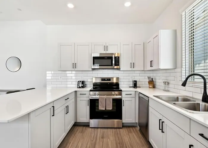 Apartment Sparkling Modern In With Pool,bbq