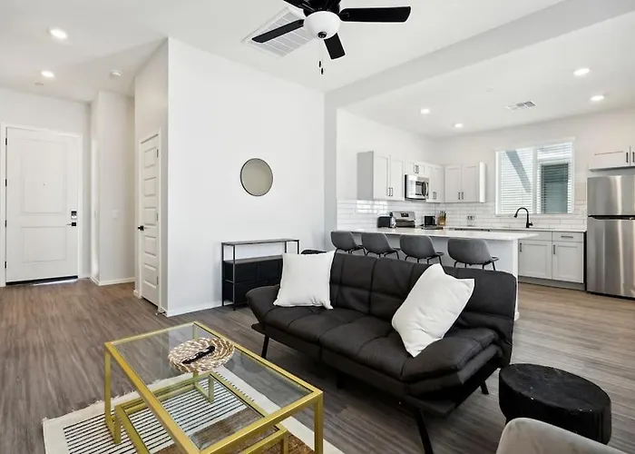 Sparkling Modern In With Pool,bbq Apartment