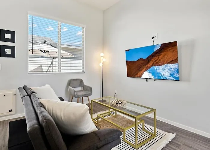 Apartment Sparkling Modern In With Pool,bbq