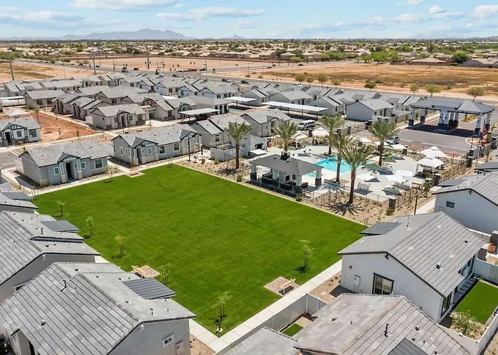 Apartment Sparkling Modern In With Pool,bbq